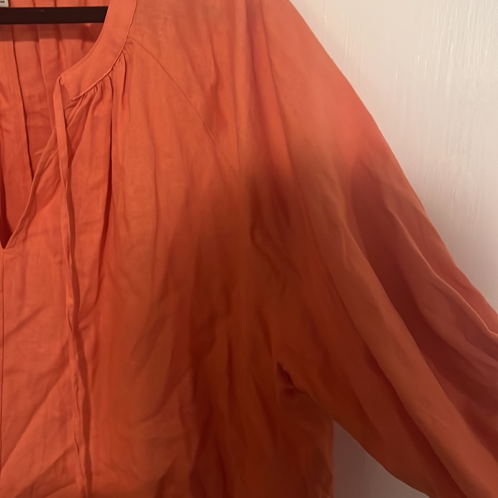 Blouse! 🤍 - Picture 3 of 4